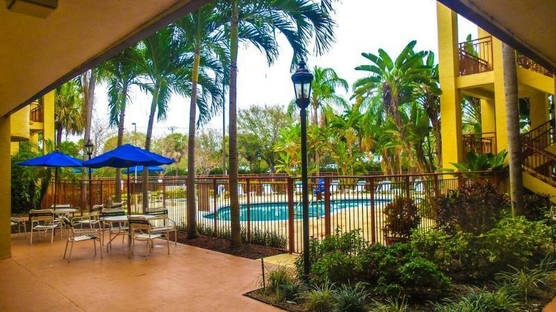 Boca Suites Deerfield Beach; Surestay Collection By BW Екстериор снимка